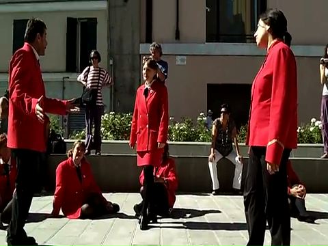 Video lavoratrici OMSA, teatro di strada, Genova 2011